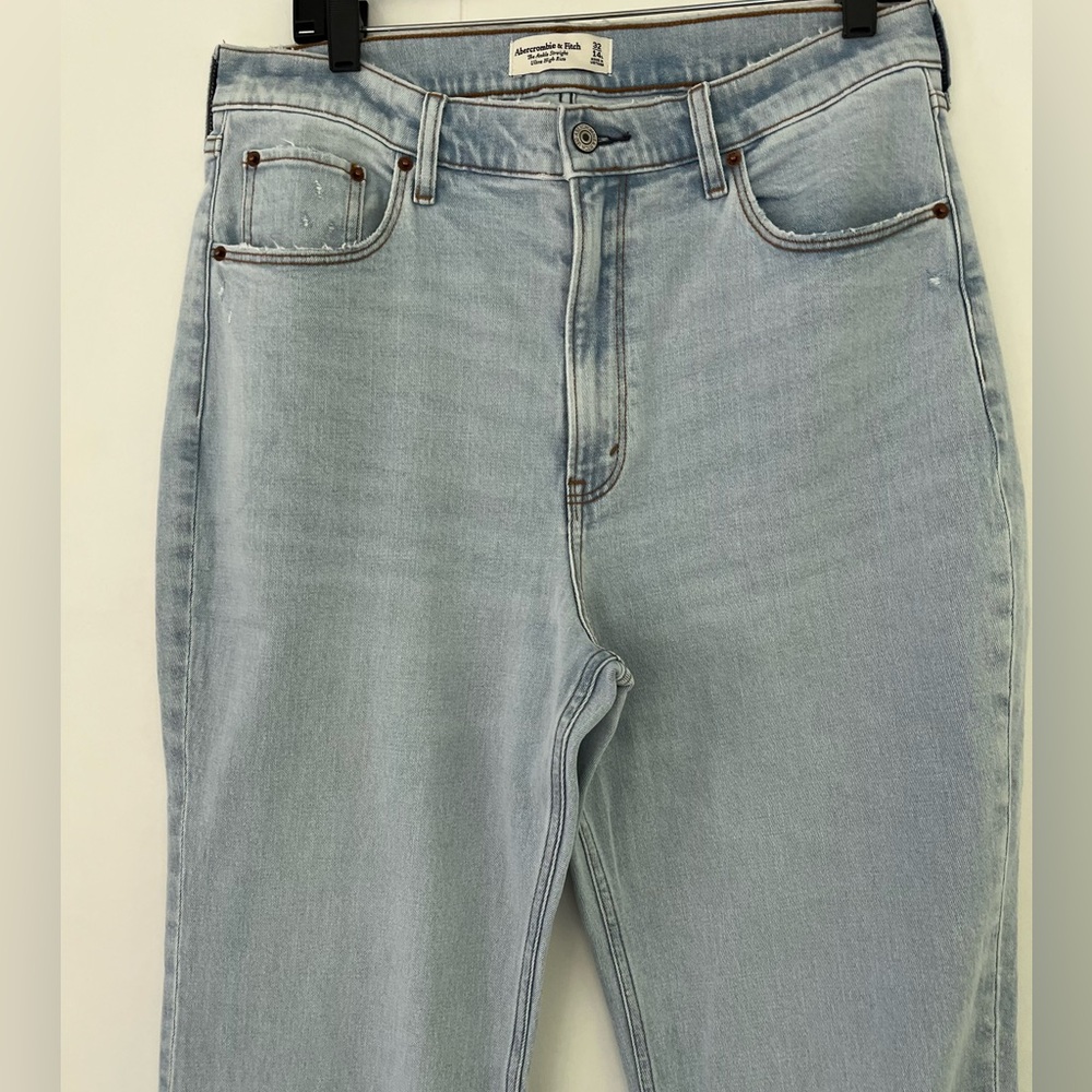Abercrombie & Fitch The Ankle Straight Ultra High Rise Light Wash Size 14 LONG